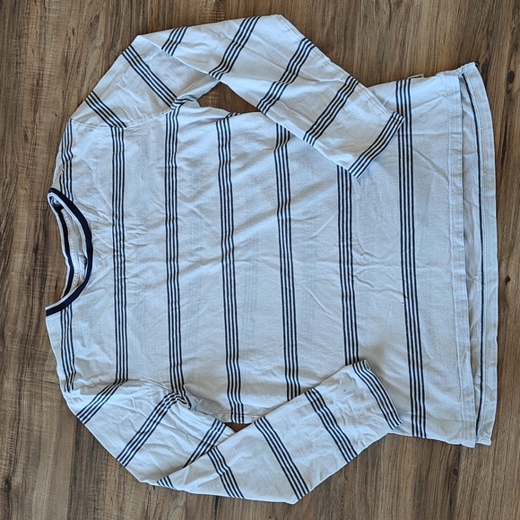 Express Other - GUC Striped long sleeve t-shirt